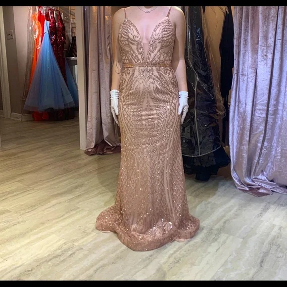 open lace back dress Sparkly Rhinestones Sequined Strapless V-Neck Prom Dress main image 1